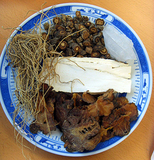 Ledebouriella root, Dahurian Angelica root, Chinese wildginger and Sichuan lovage and alum. 
