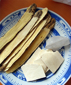 Alum (15g), kudzu root (20g) and astragalus root (30g).