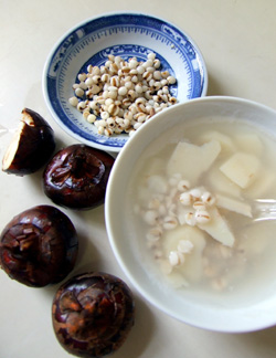 Coix seed and water chestnut sweet soup